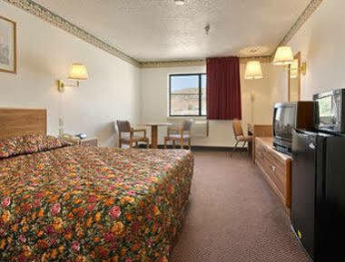 Super 8 By Wyndham Rawlins Wyoming Motel Bilik gambar