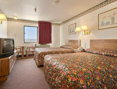 Super 8 By Wyndham Rawlins Wyoming Motel Bilik gambar